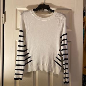 NEW YORK &CO BLACK AND WHITE SWEATER
